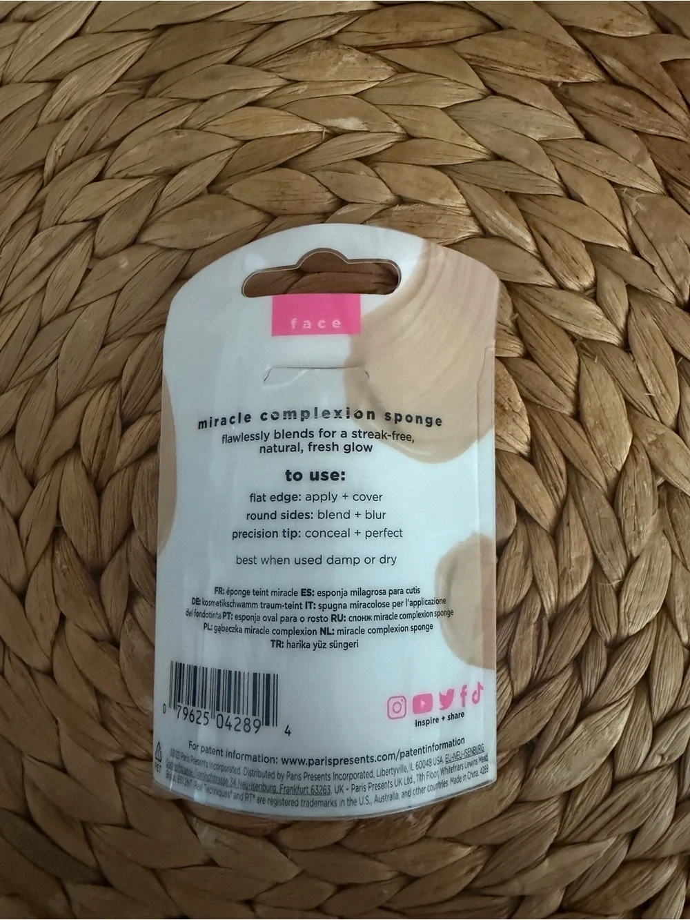 Face sponge packaging